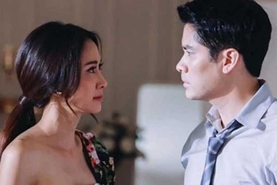 Nghi ngờ chồng hai lòng tôi lén theo dõi, mấy ngày sau thì choáng với diện mạo của người phụ nữ bên cạnh anh