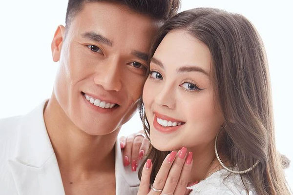 Đi du lịch cùng bạn thân, thủ môn Bùi Tiến Dũng để lộ tin bạn gái Tây đang mang thai?