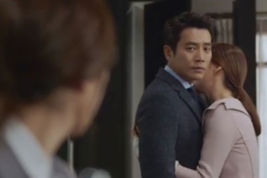 Bắt tận tay chồng ngoại tình nhưng vợ không sốc bằng nghe lý do chồng tái mặt 'giãy bày'