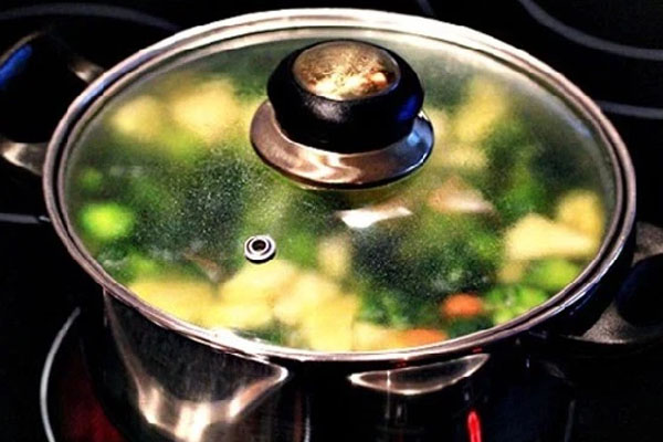 4 thói quen khi xào thức ăn là nguyên nhân gây ung thư phổi nhưng hầu như chị em nào cũng mắc phải-1