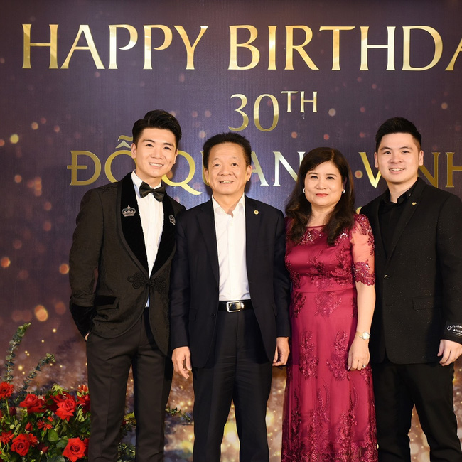 Phu nhân bầu Hiển lộ diện trong tiệc sinh nhật, phong thái mà các nàng dâu ai cũng muốn học hỏi-2