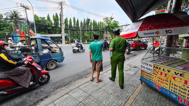 TP.HCM: Đi ngược chiều rồi va quệt giao thông, thanh niên chở bạn gái còn đâm nạn nhân chấn thương sọ não-1