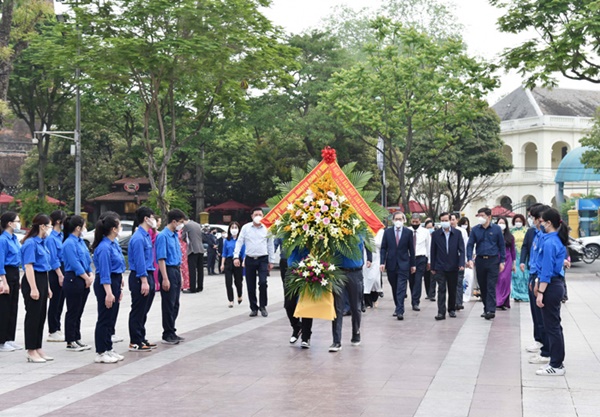 Lãnh đạo Thành phố dâng hoa kỷ niệm 152 năm Ngày sinh V.I.Lênin-2