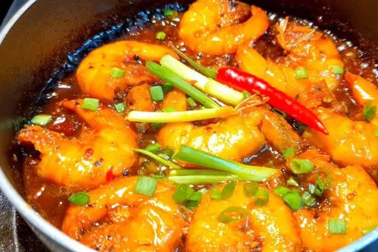 Tôm rim cùng loại nước này thì siêu ngon mà thao tác cực đơn giản: Chị em thử ngay, đảm bảo ưng bụng!