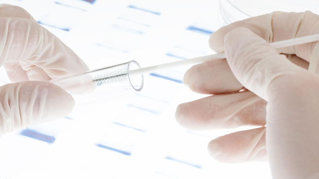 Những bác sĩ thụ tinh nhân tạo khiến cả thế giới rùng mình: Tự cấy tinh trùng cho hàng loạt bệnh nhân, có người rải tới 50 người con khắp vùng-1