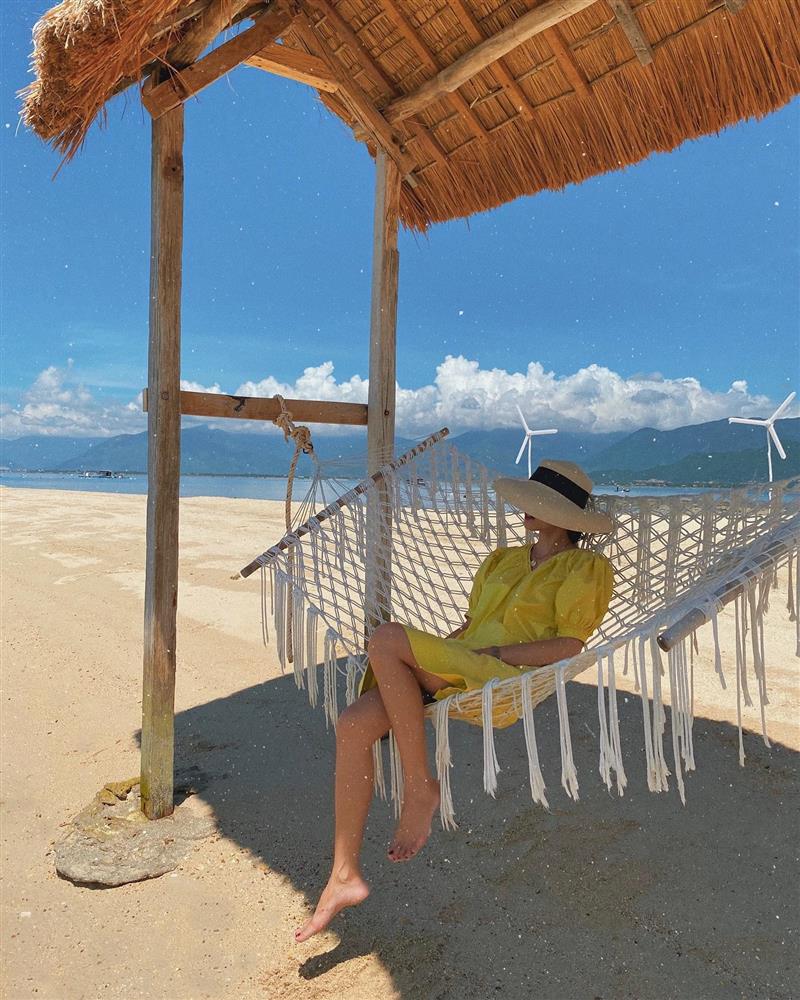 12 set đồ đi du lịch đẹp mê từ Hà Tăng, diện lên là có ngay ảnh sống ảo siêu xinh-3