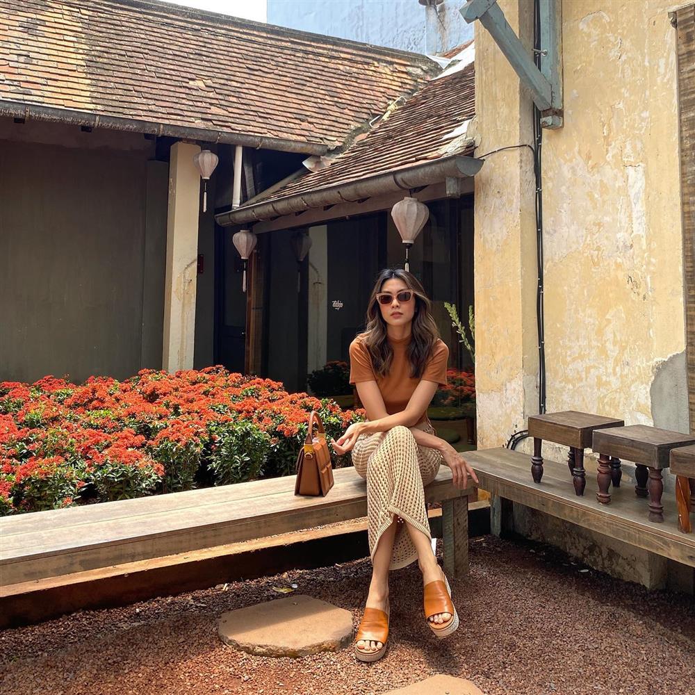 12 set đồ đi du lịch đẹp mê từ Hà Tăng, diện lên là có ngay ảnh sống ảo siêu xinh-11