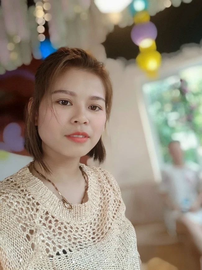 Đi qua hàng thuốc, con trai chỉ tay vào biển quảng cáo hỏi về 1 đồ vật nhạy cảm của người lớn - Mẹ Hà Nội có pha trả lời cực hay-1