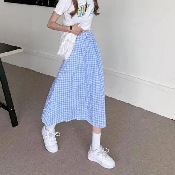 Màu được ưa chuộng của năm nay là màu xanh kem, vừa trắng da vừa giảm tuổi, lại còn phù hợp với những cô nàng có làn da vàng-6