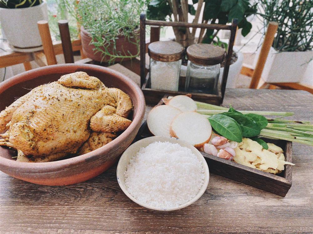 Bật mí 2 cách làm gà ủ muối tại nhà giòn dai, thơm ngon hết sẩy, cuối tuần nhâm nhi cùng gia đình thì hết ý-4