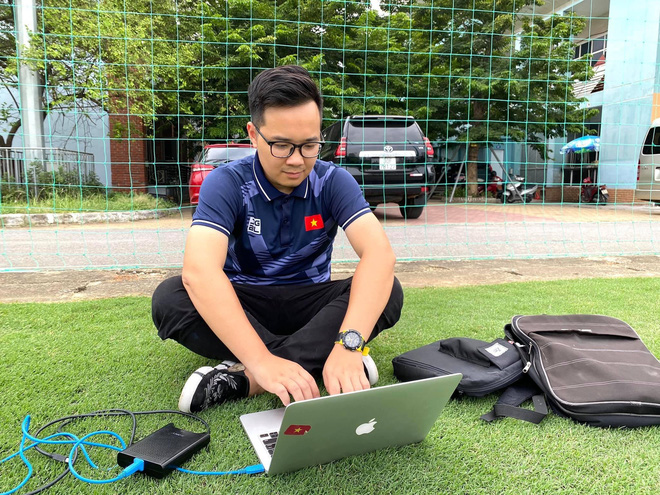 Bình luận dạo trên Facebook, vợ BTV Quang Việt (VTV1) vô tình làm lộ lương chồng, đã thế còn khiến chồng nở mũi khi kể những điều này-3