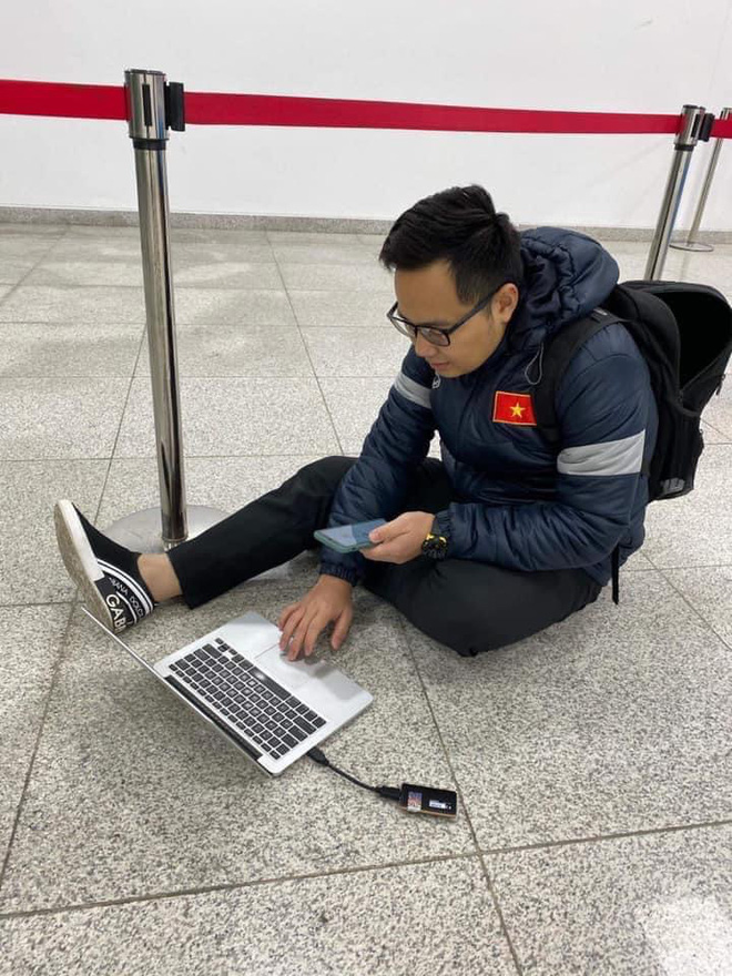 Bình luận dạo trên Facebook, vợ BTV Quang Việt (VTV1) vô tình làm lộ lương chồng, đã thế còn khiến chồng nở mũi khi kể những điều này-4