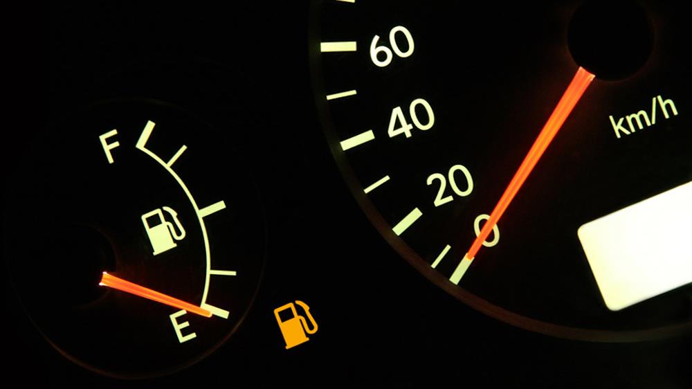 Bỏ ngay 10 thói quen xấu này khi lái xe ô tô nếu các chị em không muốn xế cưng nhanh hỏng-1