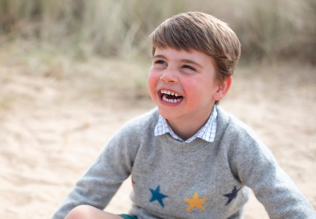 Công nương Kate tung ảnh mới mừng con trai Louis tròn 4 tuổi, diện mạo của tiểu hoàng tử làm bùng nổ MXH-1