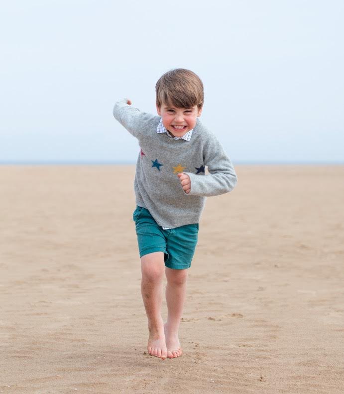 Công nương Kate tung ảnh mới mừng con trai Louis tròn 4 tuổi, diện mạo của tiểu hoàng tử làm bùng nổ MXH-3