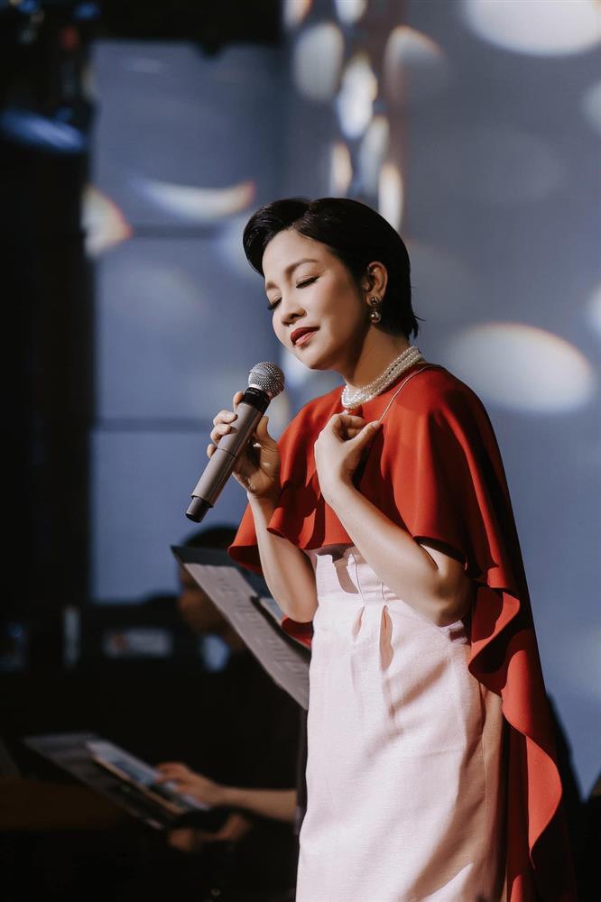 Diva Mỹ Linh sống an yên, viên mãn trong biệt phủ nhiều cây xanh nên tuổi U50 vẫn trẻ đẹp-6