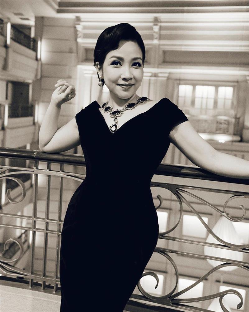 Diva Mỹ Linh sống an yên, viên mãn trong biệt phủ nhiều cây xanh nên tuổi U50 vẫn trẻ đẹp-7