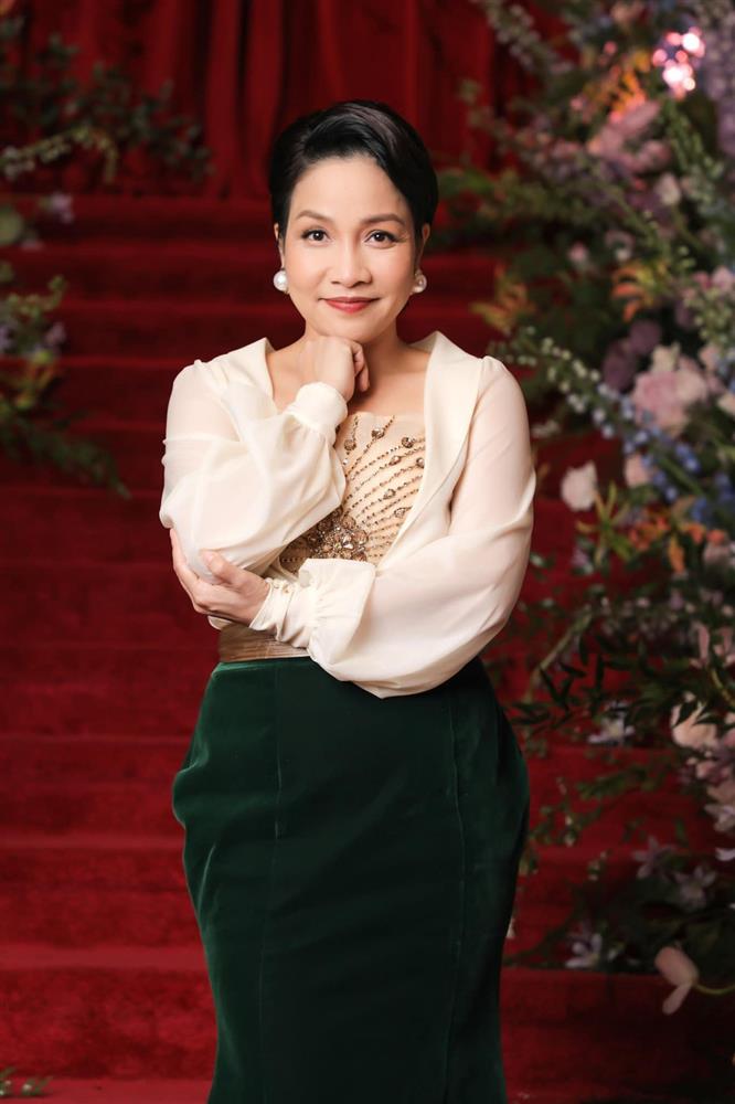 Diva Mỹ Linh sống an yên, viên mãn trong biệt phủ nhiều cây xanh nên tuổi U50 vẫn trẻ đẹp-8