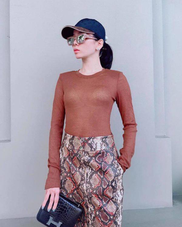 Sau 7749 lần thả rông, Lệ Quyên nghiện phơi nội y phản cảm-5