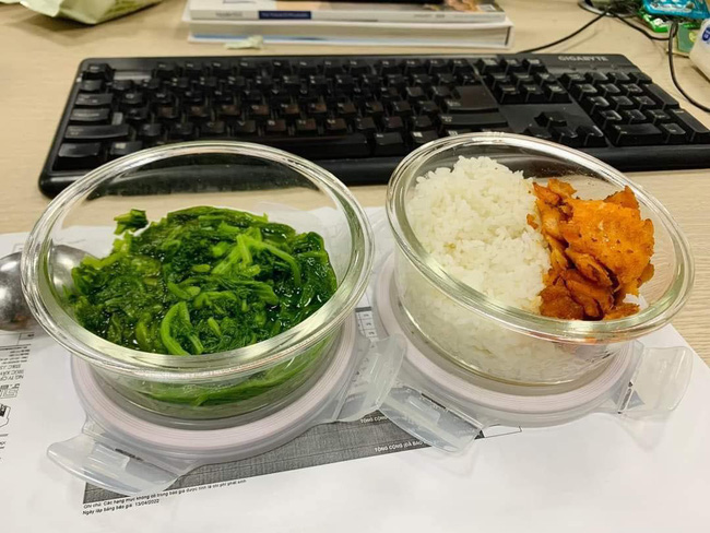 Nàng dâu giận dỗi bố mẹ chồng và bỏ luôn bữa tối, đến khi nhìn thấy hộp cơm trưa mẹ chồng chuẩn bị cho mà cô rưng rưng nước mắt!-2