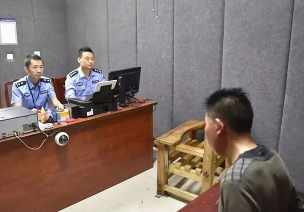 Công nhân khiếp đảm phát hiện 2 thi thể đen thui trong bức tường siêu thị, cảnh sát nhập cuộc mới hé lộ tội ác tày trời 20 năm trước-4