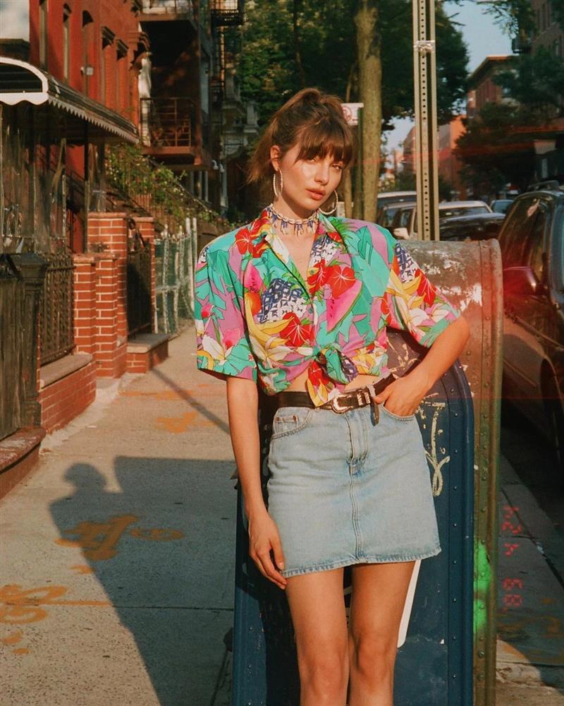 Gái Pháp không thể sống thiếu áo sơ mi họa tiết trong mùa hè, nhìn là muốn sắm theo ngay-2