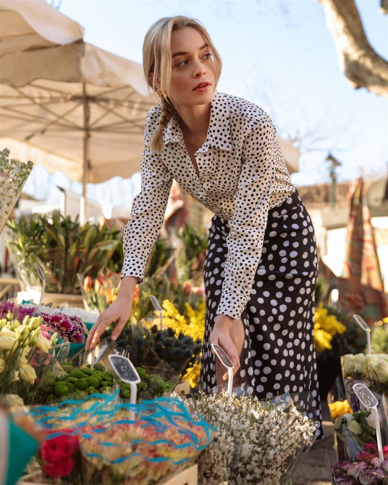 Gái Pháp không thể sống thiếu áo sơ mi họa tiết trong mùa hè, nhìn là muốn sắm theo ngay-8