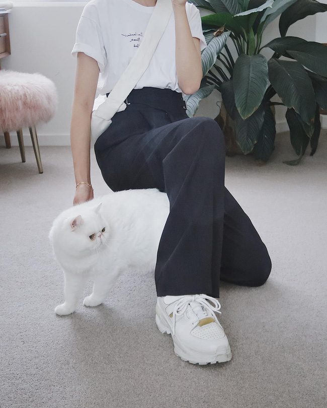 13 cách mặc áo phông + quần âu: Đi chơi thì sành điệu, mà đi làm vẫn chuẩn thanh lịch-5