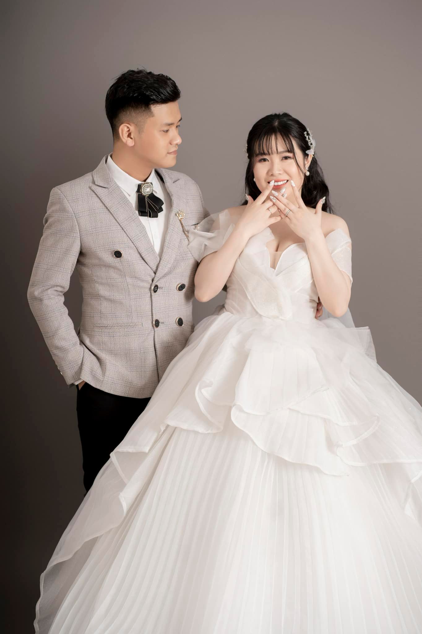 Cô dâu bụng bầu 5 tháng quẩy trong ngày ăn hỏi: Gái xinh Hải Phòng đồng ý lấy chồng cách 1700km sau 2 lần gặp mặt-12