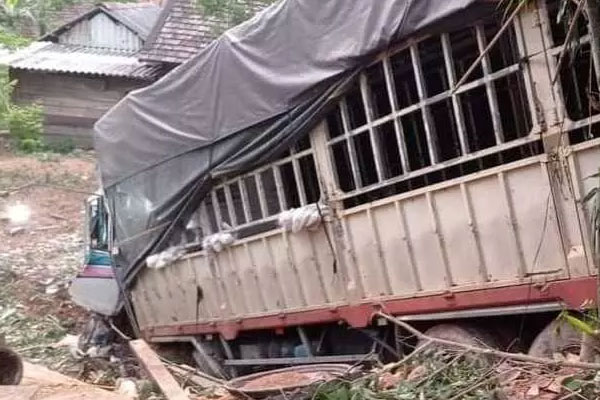 Bé trai 4 tuổi chạy ra đường bị xe máy tông văng xa nhiều mét ở TP.HCM: Lời kể người mẹ-3