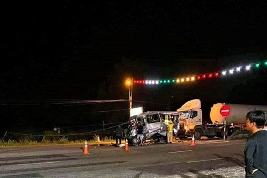 3 ô tô tông liên hoàn ở Quảng Ngãi khiến 1 người chết, 8 người bị thương