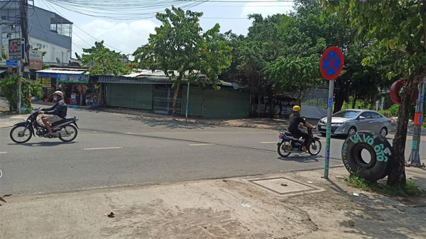 Bé trai 4 tuổi chạy ra đường bị xe máy tông văng xa nhiều mét ở TP.HCM: Lời kể người mẹ-1
