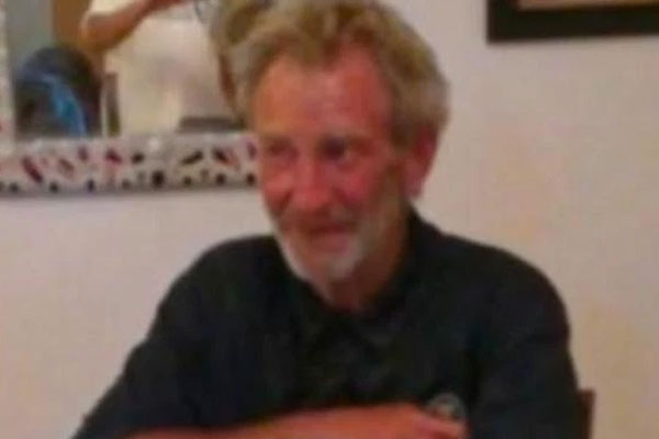 Vừa đi dự đám tang bạn, 2 tuần sau người mất bỗng xuất hiện trước cửa đòi vào nhà chơi, người đàn ông tá hỏa khi biết sự thật điên rồ-1