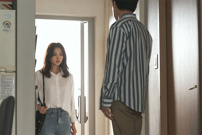 Em vợ sống trong nhà tôi 3 năm, lúc đi chỉ lẳng lặng để lại một phong bì, mở ra tôi sửng sốt-1