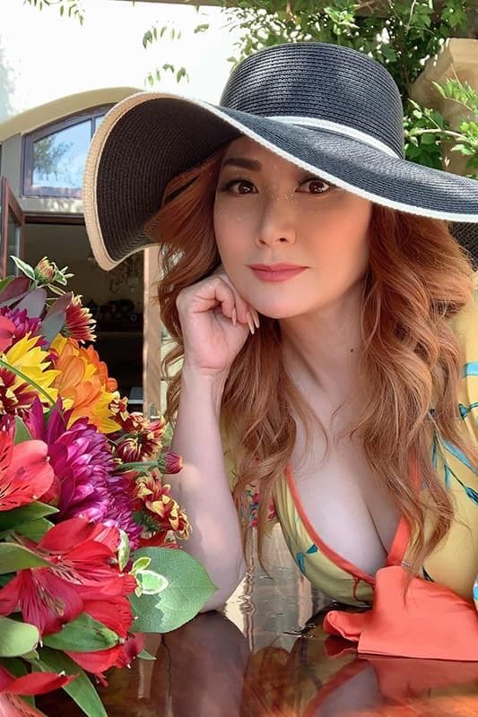 Vợ cũ Bằng Kiều gây bấn loạn cõi mạng khi tự tin diện bikini cực hot, dáng dấp ở ngưỡng U60 nhưng sao mà đỉnh quá!-5