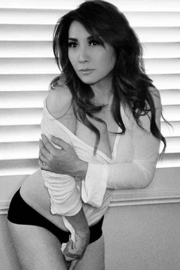 Vợ cũ Bằng Kiều gây bấn loạn cõi mạng khi tự tin diện bikini cực hot, dáng dấp ở ngưỡng U60 nhưng sao mà đỉnh quá!-6