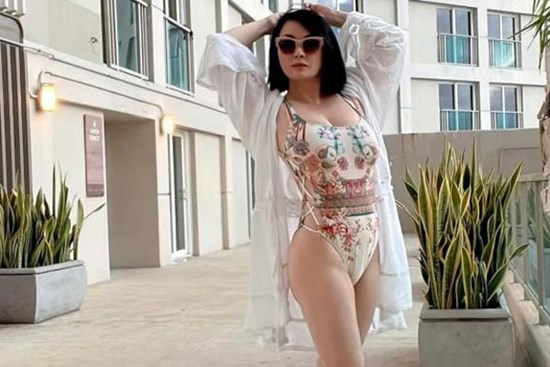 Vợ cũ Bằng Kiều gây bấn loạn cõi mạng khi tự tin diện bikini cực hot, dáng dấp ở ngưỡng U60 nhưng sao mà đỉnh quá!