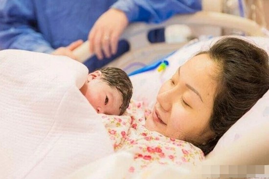 Sinh mổ 3 lần, mẹ quyết định sinh thêm đứa thứ 4 thì bị bác sĩ ngăn cản: “Tử cung cô mỏng như tờ giấy”