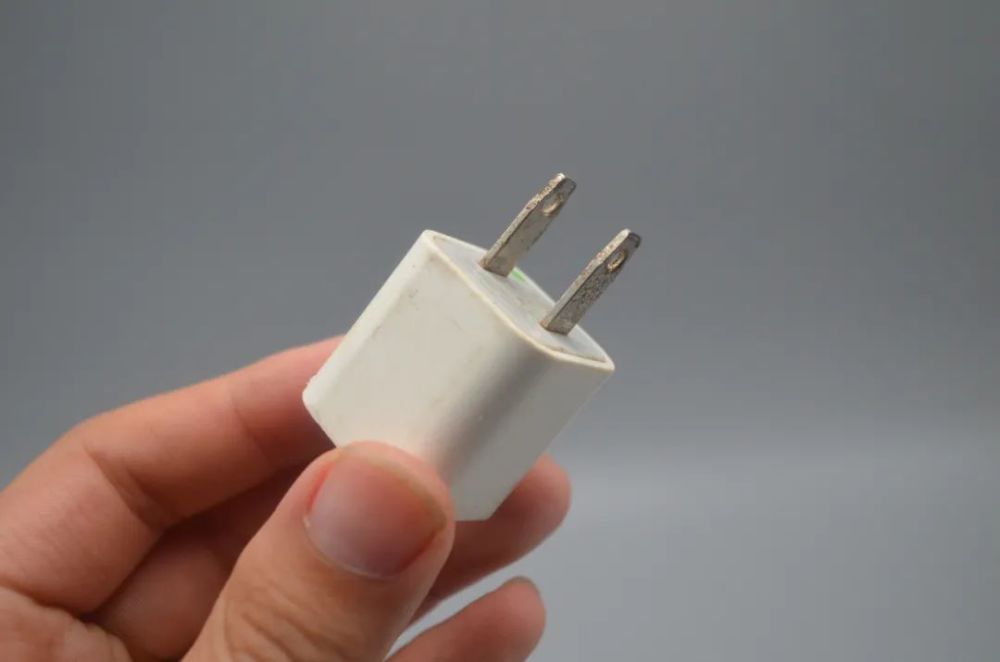 Sạc điện thoại cũ đừng vội vứt đi,&nbsp;làm theo cách này&nbsp;có thể tiết kiệm thêm cả đống tiền&nbsp;một năm-1