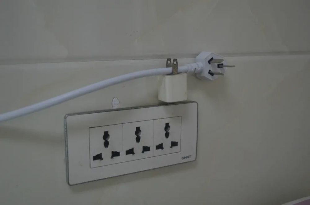 Sạc điện thoại cũ đừng vội vứt đi, làm theo cách này có thể tiết kiệm thêm cả đống tiền một năm-5