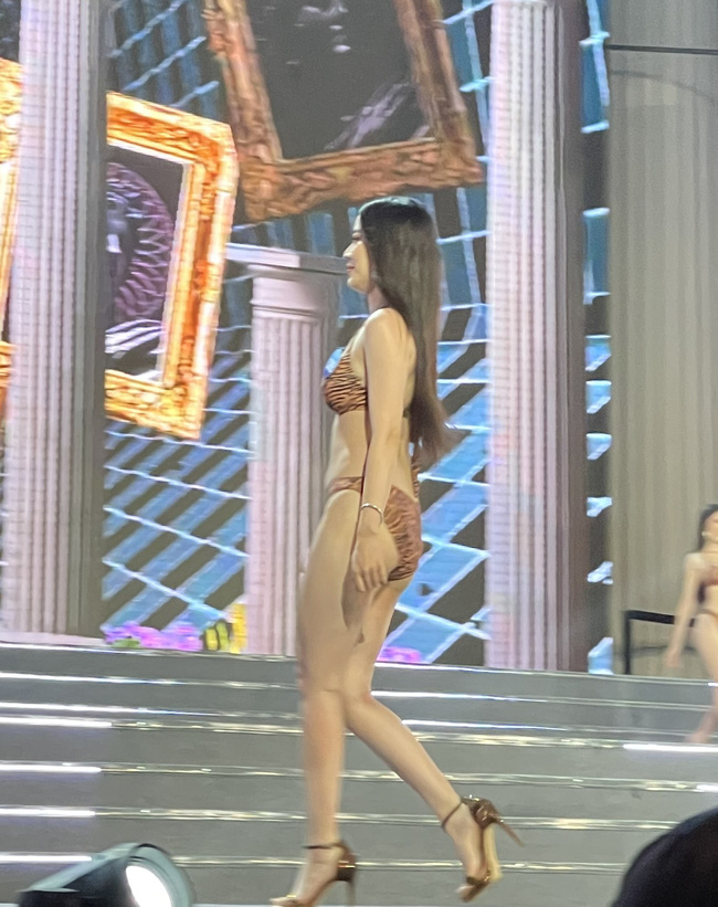 Ngã ngửa hình ảnh Nam Em lộ bụng mỡ, body kém săn chắc khi diện bikini trên sân khấu Miss World Vietnam 2022-4