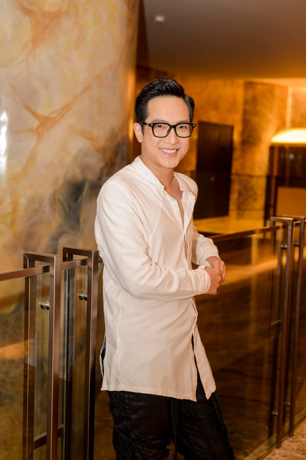 Chí Nhân hậu ly hôn Thu Quỳnh: Quan hệ tốt lên với vợ cũ, độc thân vui vẻ ở tuổi 34-11