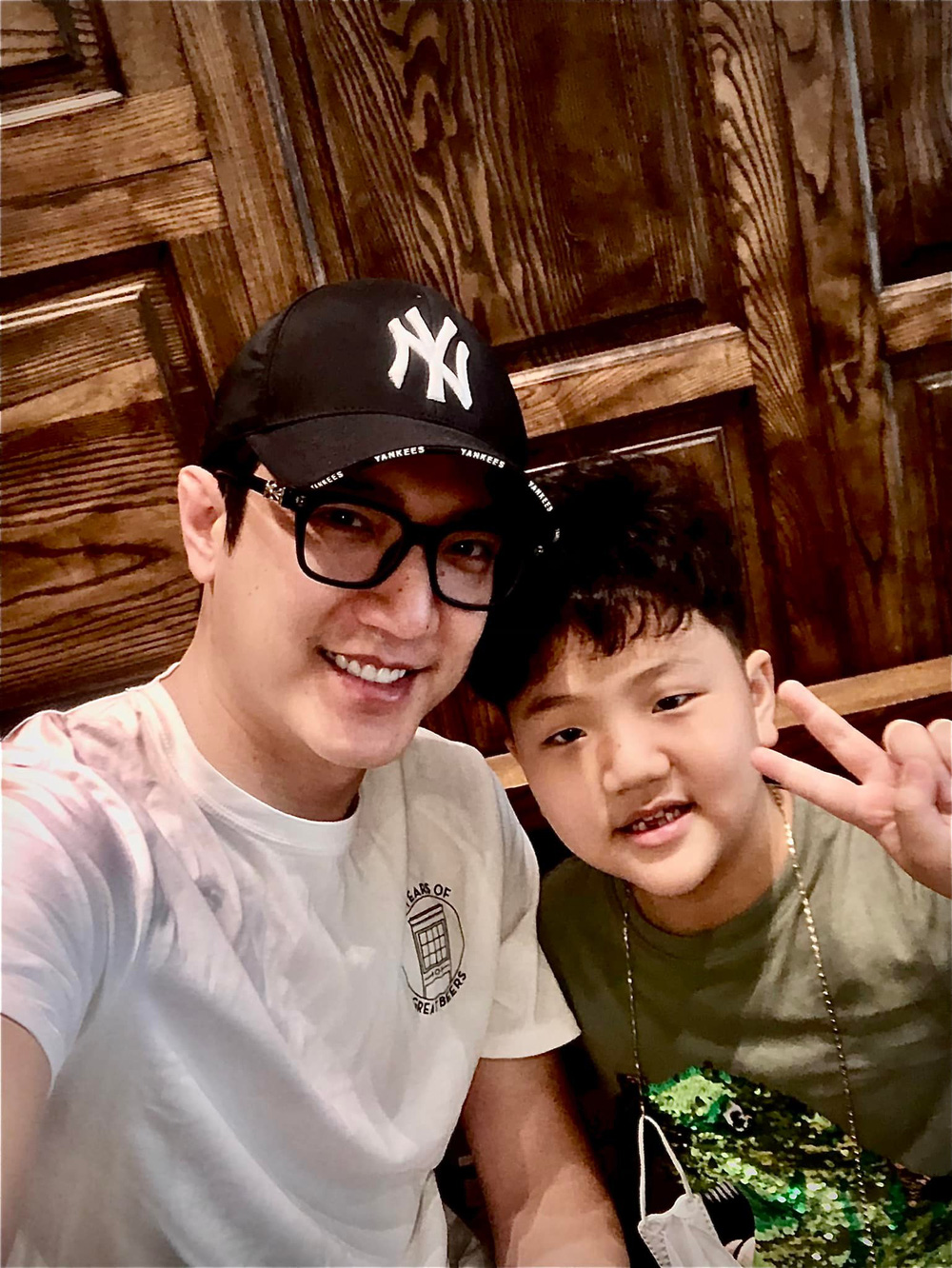 Chí Nhân hậu ly hôn Thu Quỳnh: Quan hệ tốt lên với vợ cũ, độc thân vui vẻ ở tuổi 34-13