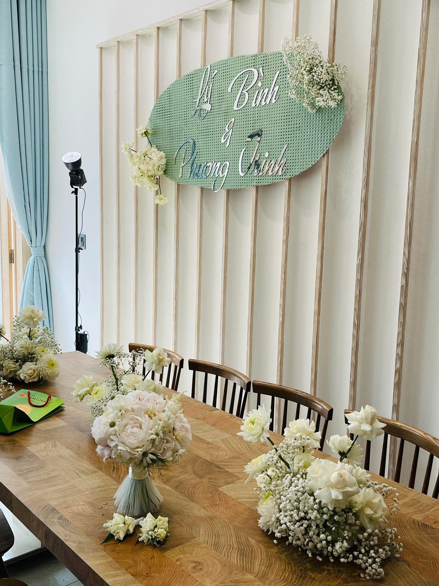 Đám cưới Phương Trinh Jolie - Lý Bình: Nhà riêng trang hoàng đầy hoa tươi, tông màu cưới xanh mint quá xinh-9