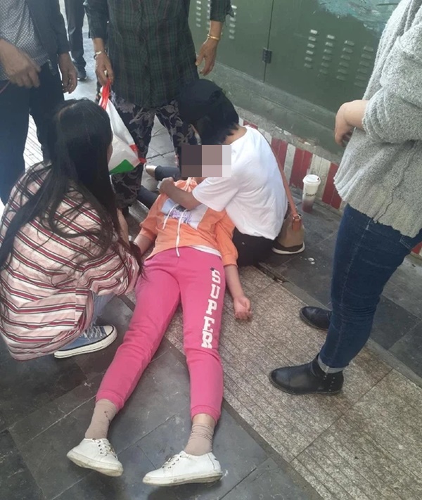 Dân văn phòng thường chạm vào tam giác chết” ở cổ mỗi khi đau mỏi mà không hề biết có 3 nguy hiểm đang rình rập, thậm chí mất mạng như chơi-2