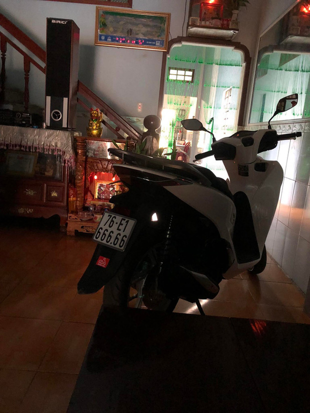 Ra giá 2 tỷ đồng vì bốc được biển ngũ quý 666.66, chủ xe Honda SH được CĐM tiếp lời: Xe này phải 6 tỷ đồng mới đúng-2