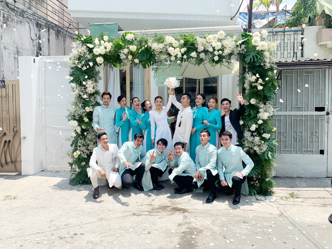 Loạt khoảnh khắc vợ chồng Phương Trinh Jolie - Lý Bình đeo vàng nặng trĩu trong lễ rước dâu, tổng giá trị sính lễ hơn 10 tỷ đồng-6