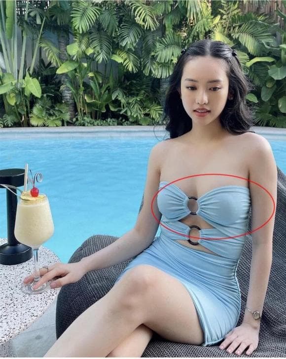 Hot girl Thúy Vi diện đồ tua rua, lộ miếng dán ngực khi tạo dáng chụp ảnh ở bãi đỗ xe-6