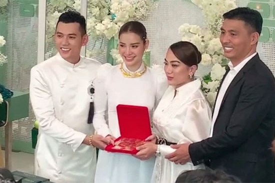 Xuất hiện bạn thân chơi lớn trong đám cưới Jolie Phương Trinh: Quà cưới sương sương 700 triệu!