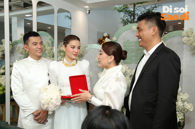 Xuất hiện bạn thân chơi lớn trong đám cưới Jolie Phương Trinh: Quà cưới sương sương 700 triệu!-2